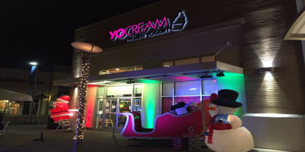 Yocream Frozen Yogurt decorated for the holidays