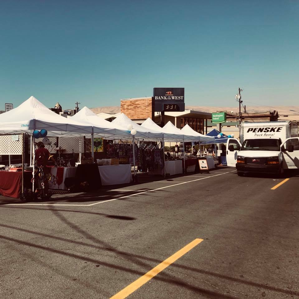 Outdoor vendor show with tents