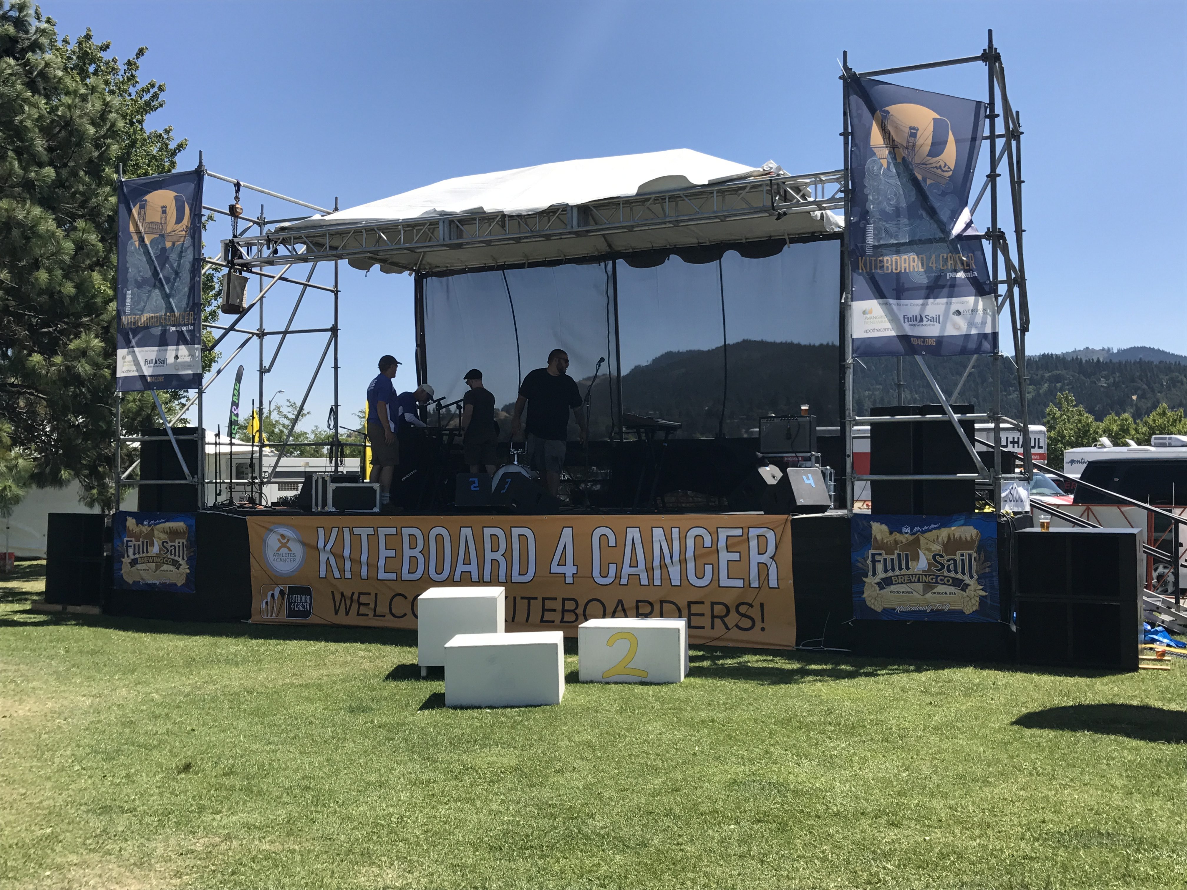 Kiteboard 4 Cancer stage set up