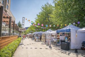 03-Story_Clark-County-Today-VAMF_-_Festivalgoers_stroll_beneath_sunny_skies_at_the_Vancouver_Arts__and__Music_Festival-min